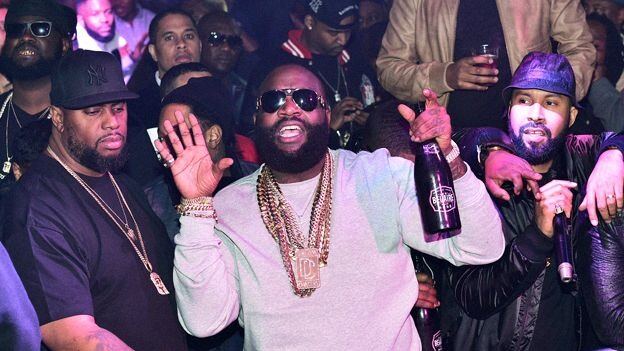 Rick Ross com uma garrafa de Belaire